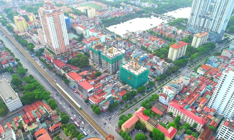Grand Sunlake có vị trí tiếp giáp trục đường Trần Phú và tuyến metro Cát Linh - Hà Đông là những con đường sầm uất bậc nhất. 